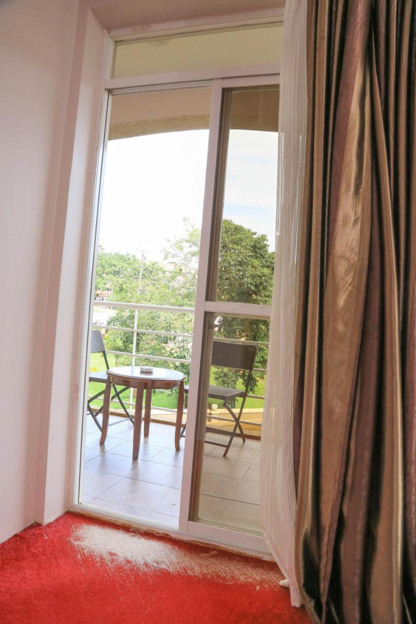 Hotel 7 Seasons Entebbe Eksteriør bilde